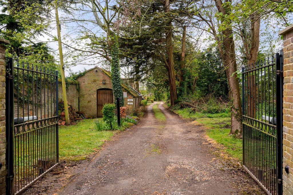 Property photo 2 of 23 Picture No. 28