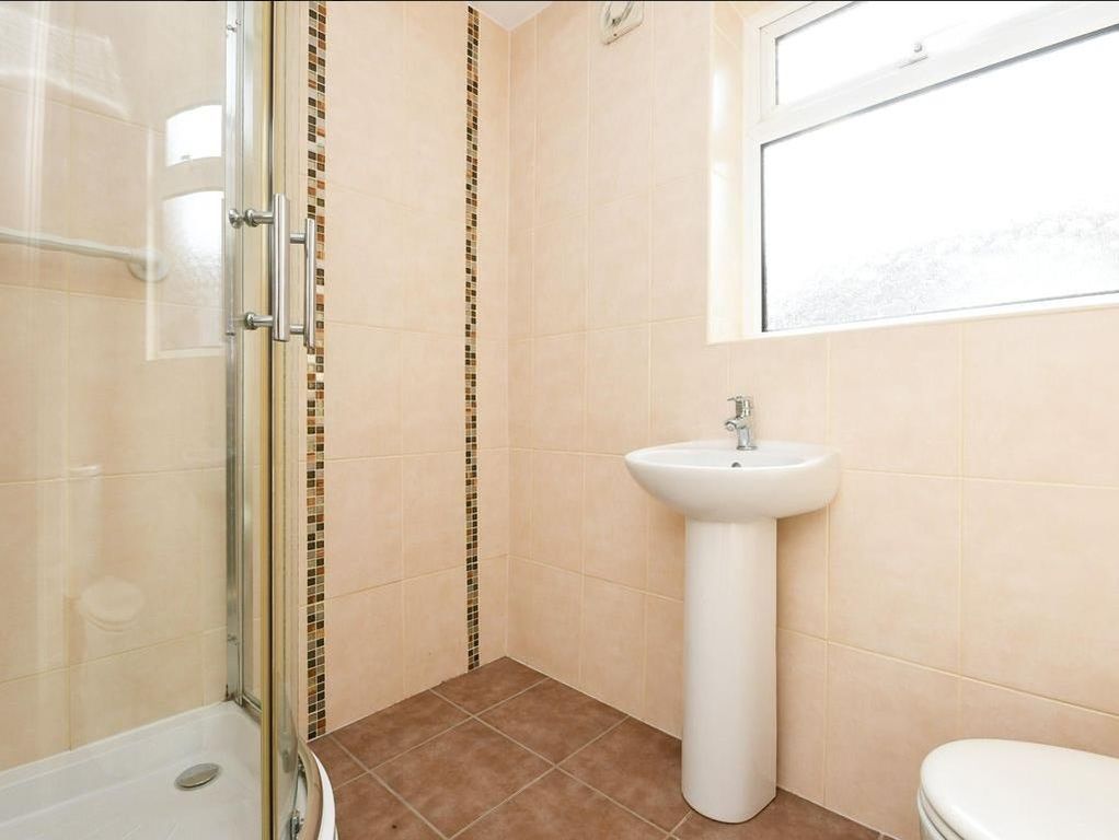 Property photo 2 of 8 Bathroom 1.Png