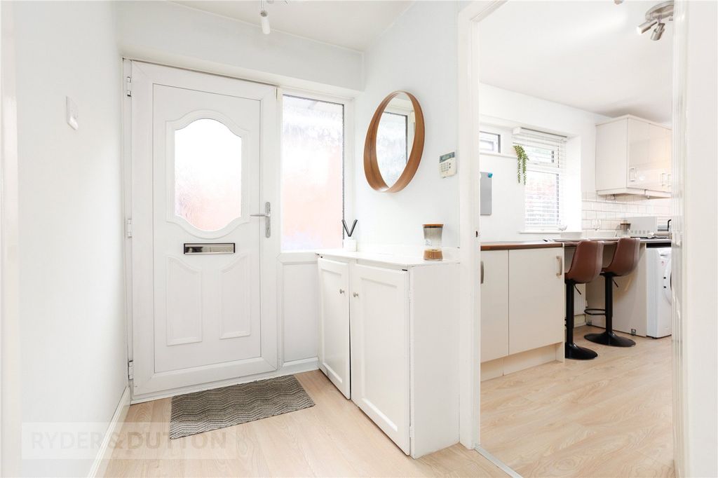 Property photo 3 of 22 Entrance Hall