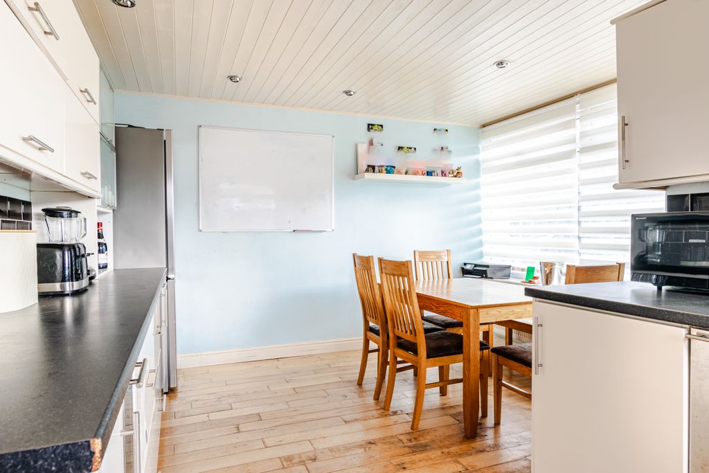 Property photo 2 of 27 Kitchen1