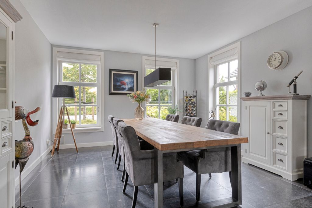 Property photo 3 of 53