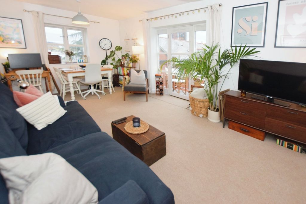 Property photo 2 of 15 Picture No. 12