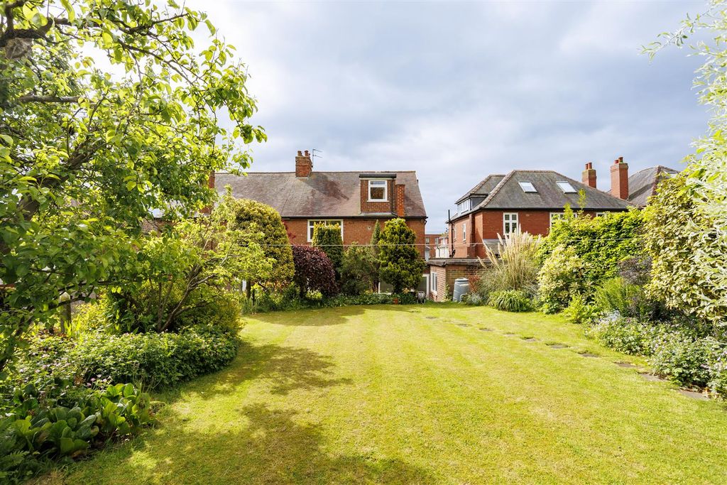Property photo 2 of 34 29_Kilburn_Road_16.Jpg