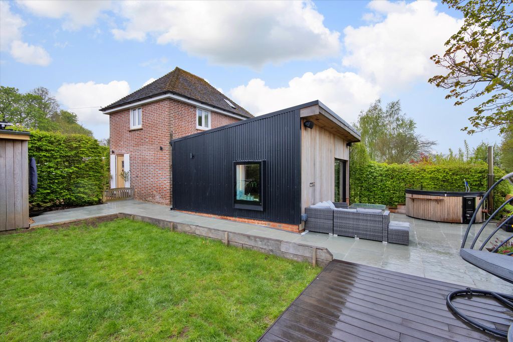 Property photo 2 of 17 Image