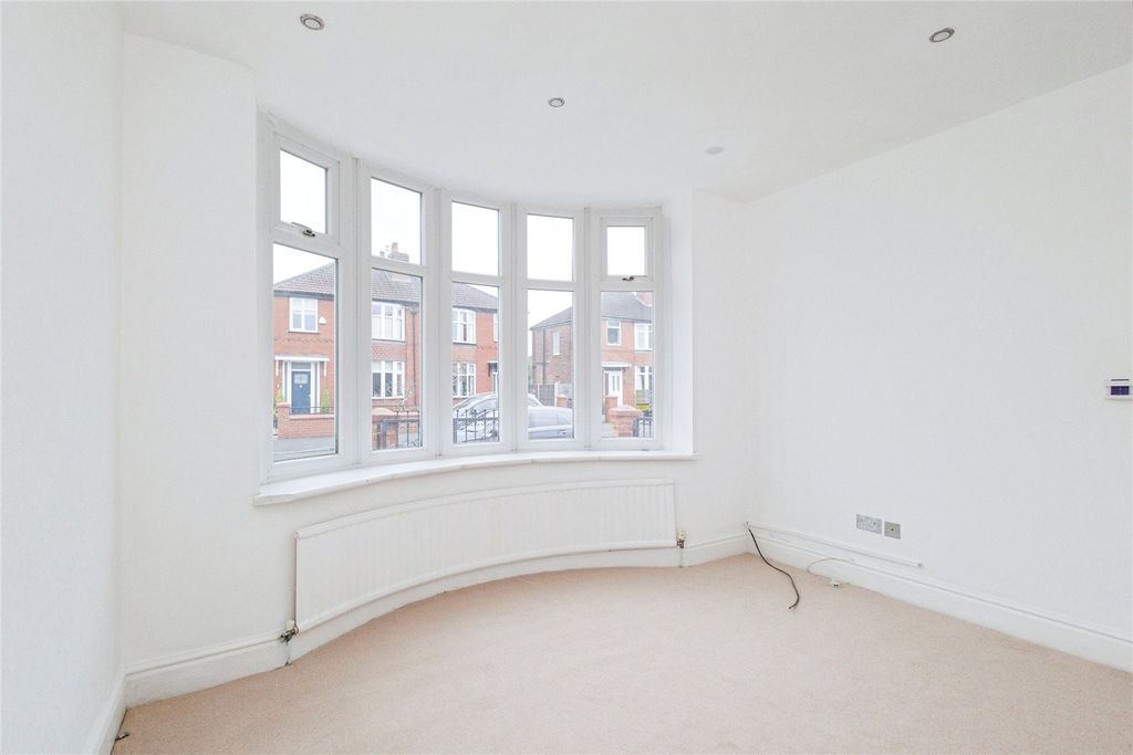 Property photo 2 of 22 Picture No. 23