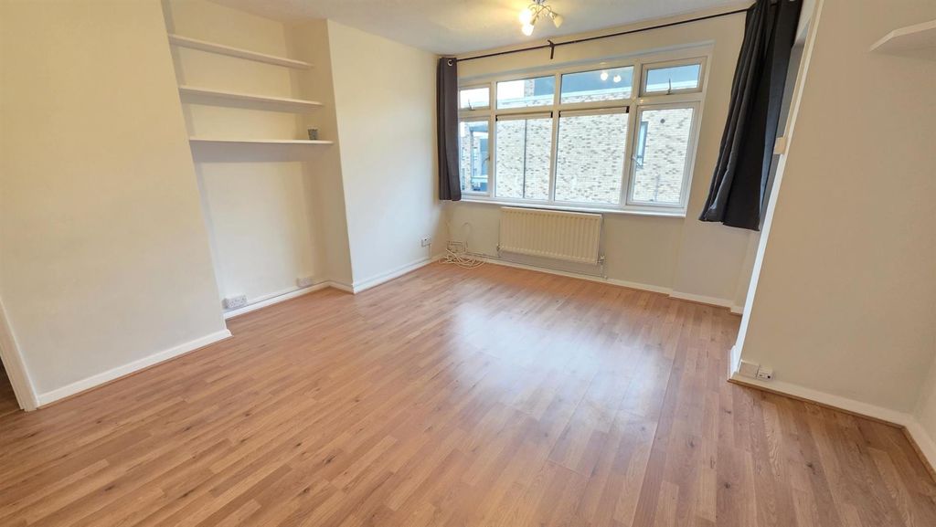 Property photo 2 of 9 1000086512.Jpg