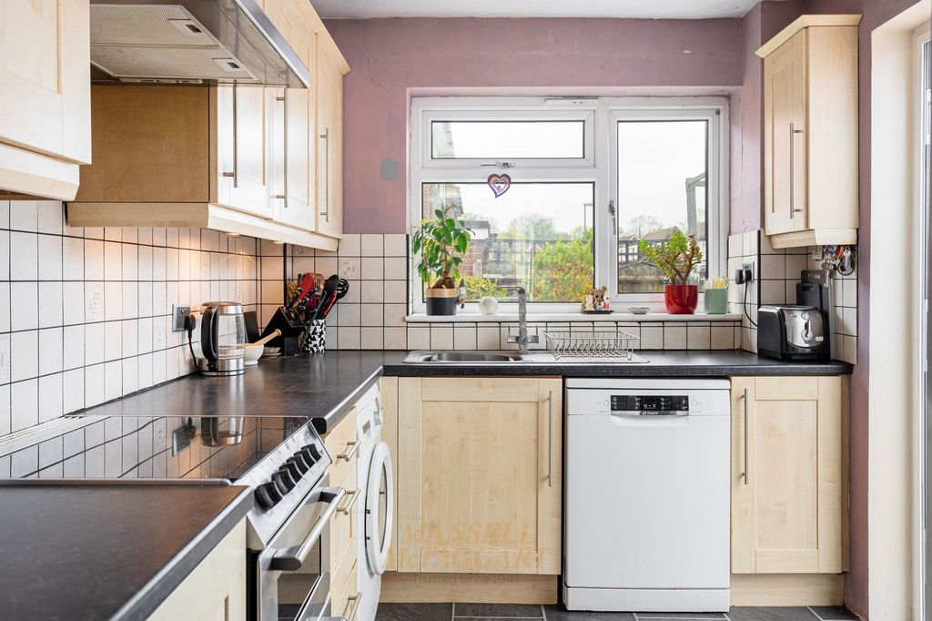 Property photo 3 of 24