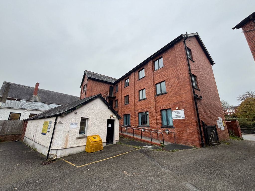 Property photo 2 of 10