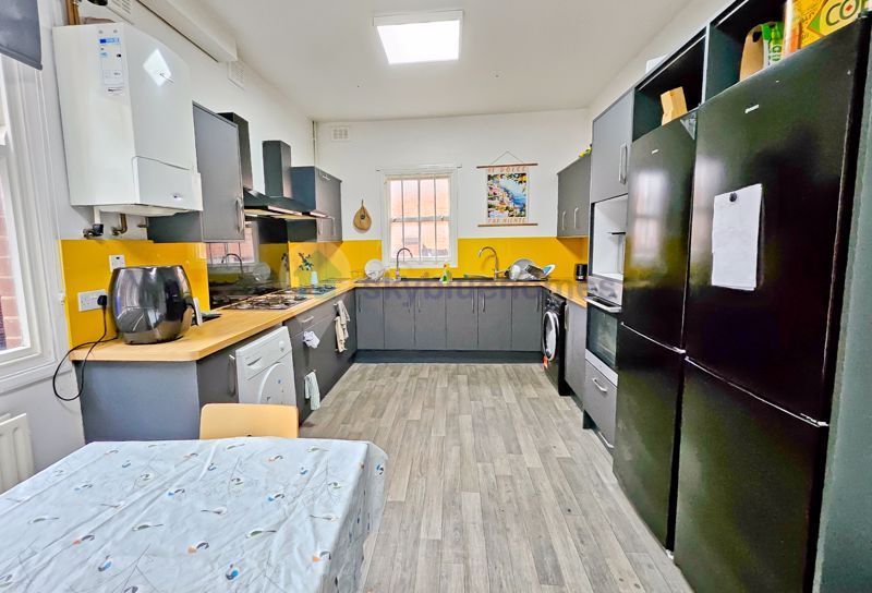 Property photo 2 of 17 Photo 3