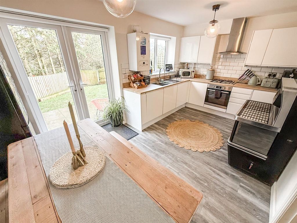 Property photo 3 of 14 Kitchen/ Dining Room