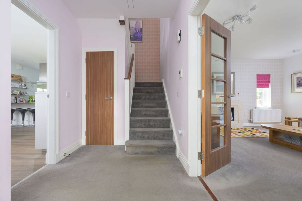Property photo 2 of 52