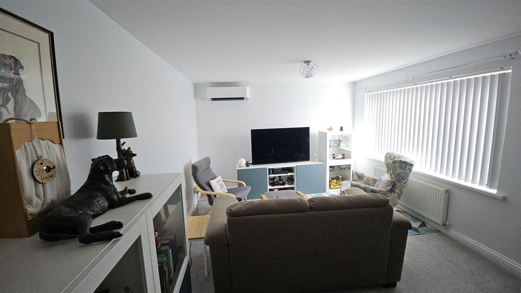 Property photo 2 of 19 Lounge01.Jpg
