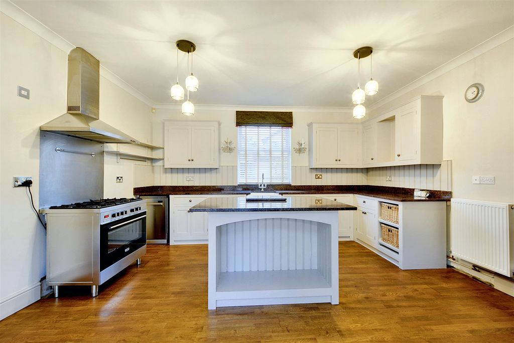 Property photo 3 of 37 Dining Kitchen
