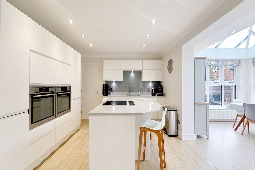 Property photo 3 of 35 Dining Kitchen