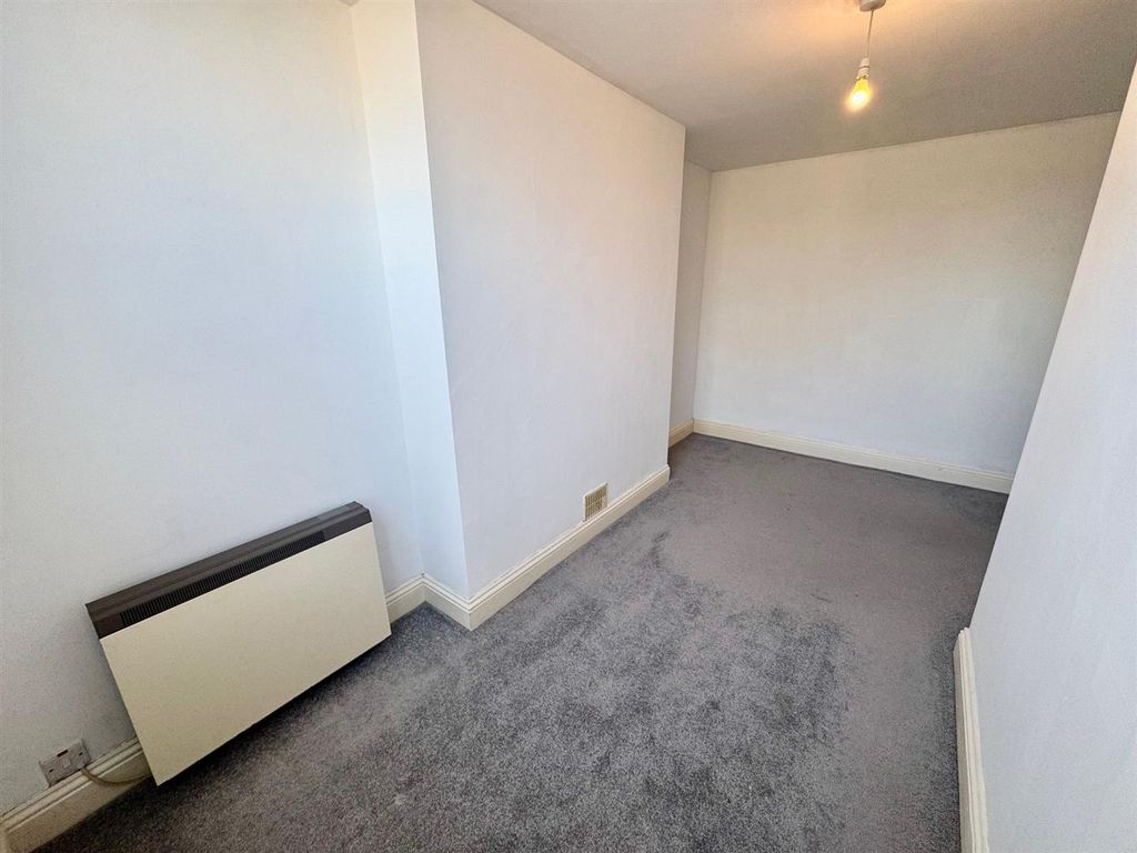 Property photo 3 of 11 Bedroom 1d.Jpg