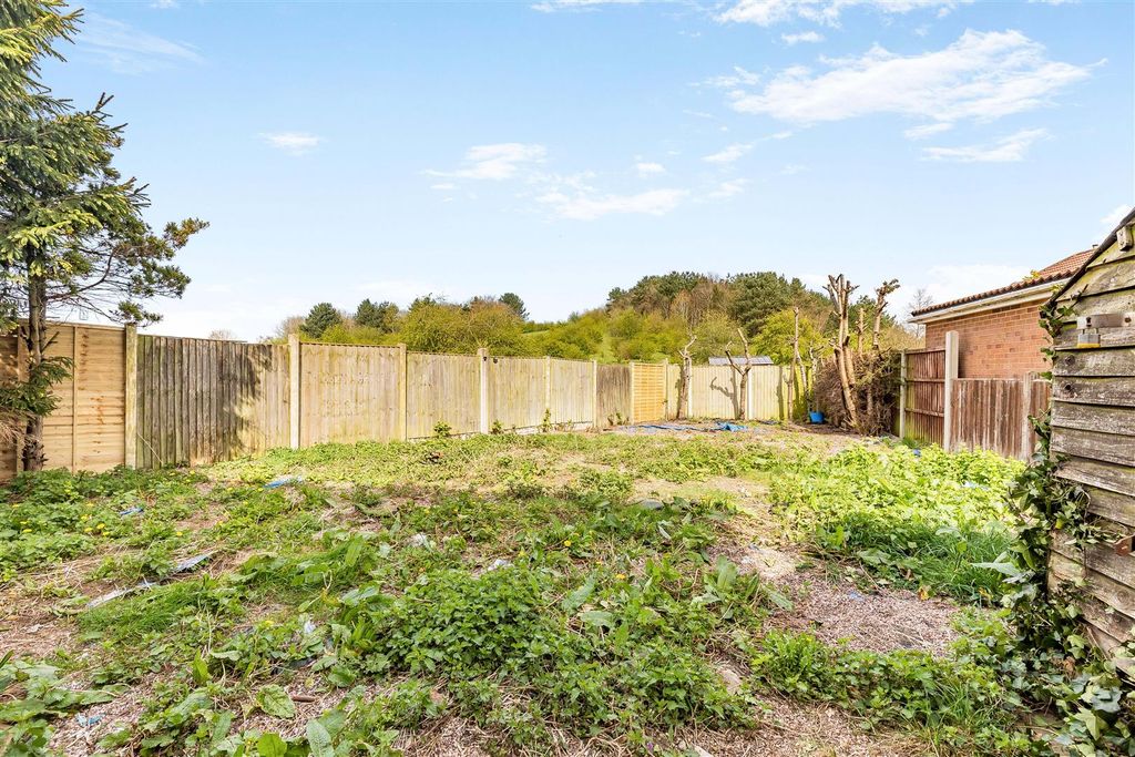 Property photo 3 of 22 8687110-Exterior05.Jpg