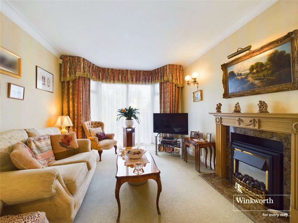 Property photo 2 of 15 Lounge