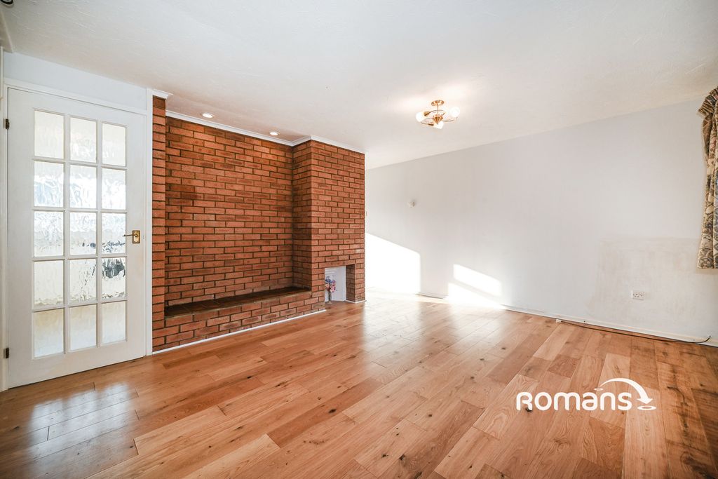 Property photo 3 of 10 Photo