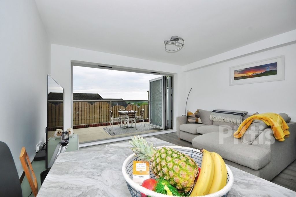 Property photo 2 of 10 A89E6460-Fileacce...
