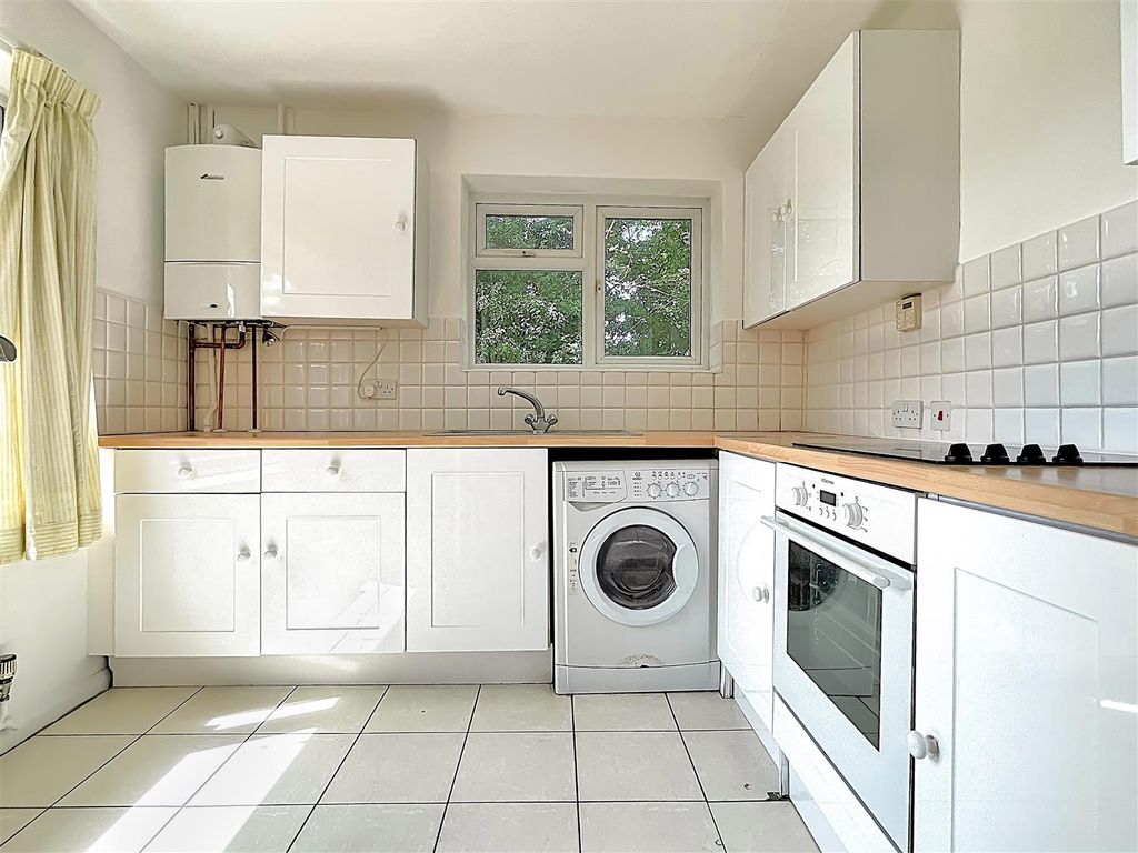 Property photo 3 of 9 Kitchen1.Jpg