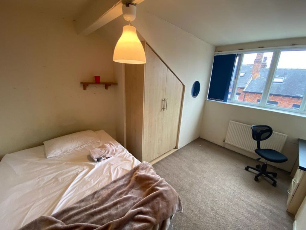 Property photo 3 of 19 Bright And Tidy Bedroom With A Comfortable Bed, Am...