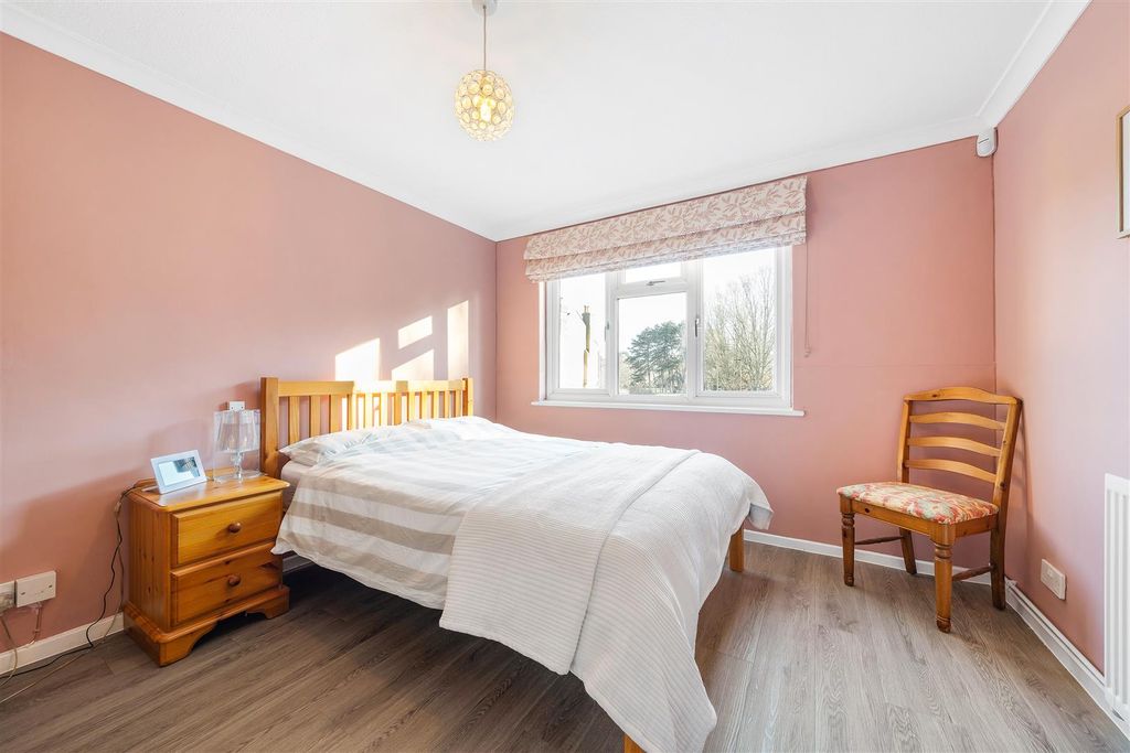 Property photo 2 of 10 Ringwold Close-6.Jpg