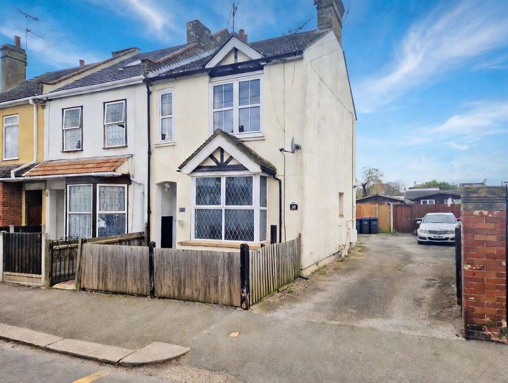 Property photo 3 of 10 Front (Exterior)