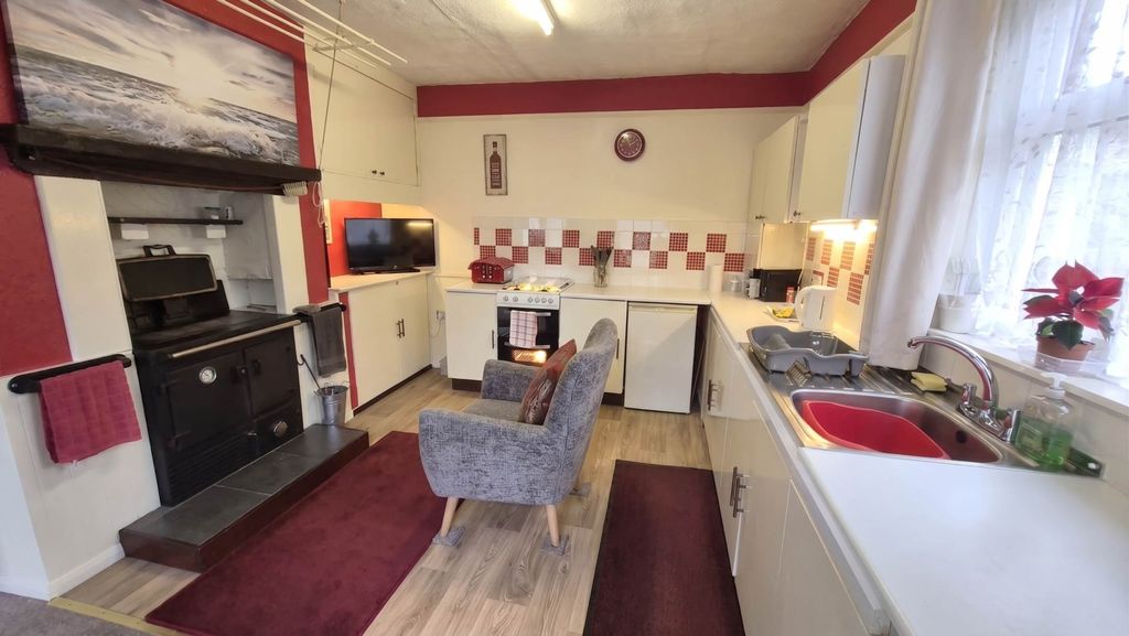 Property photo 2 of 23