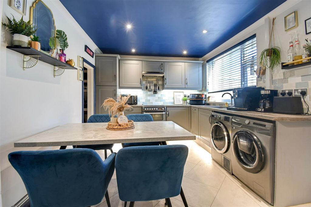 Property photo 2 of 23 Kitchen Dining