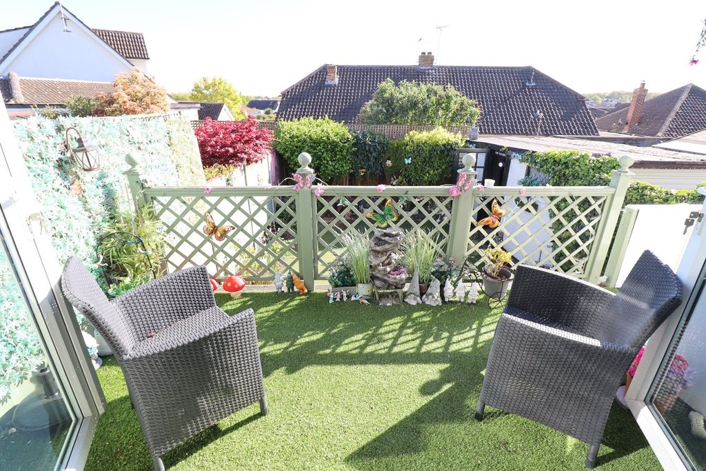 Property photo 2 of 20