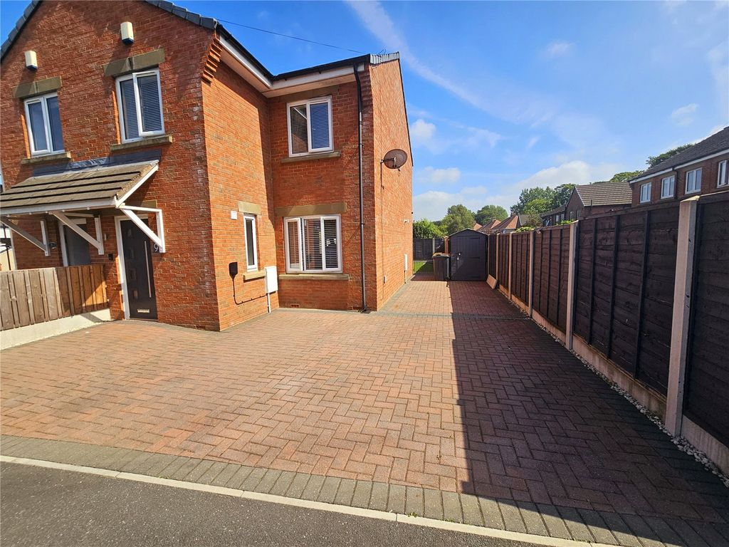 Property photo 1 of 15 External
