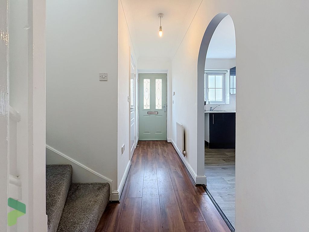 Property photo 3 of 20 Entrance Hall