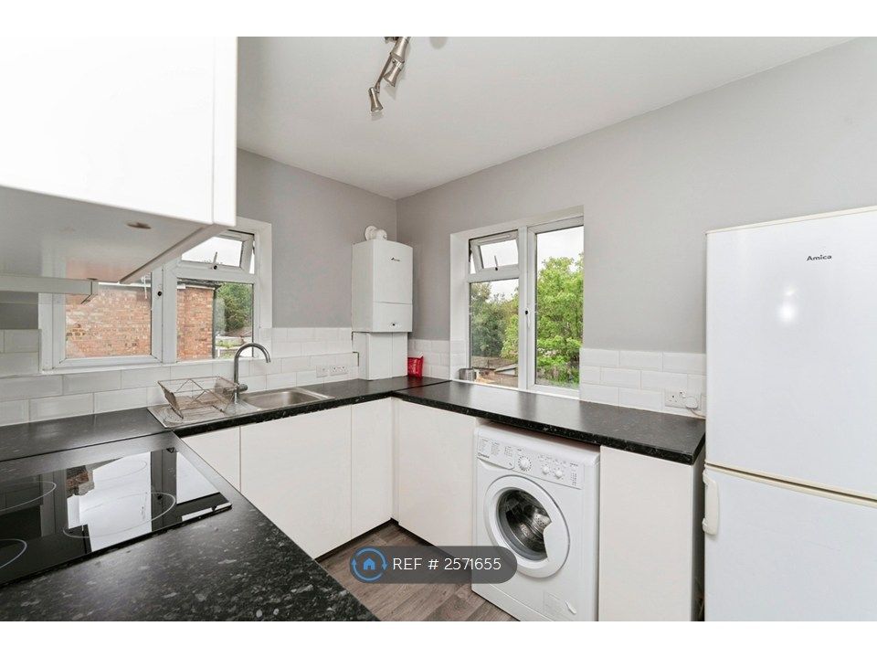 Property photo 2 of 7 Kitchen