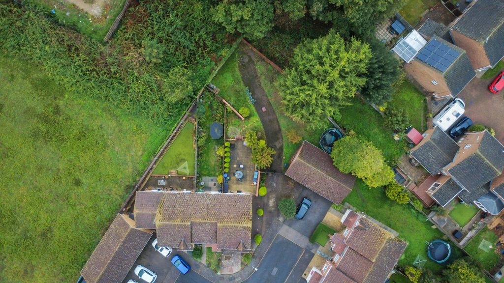 Property photo 2 of 19 5525901