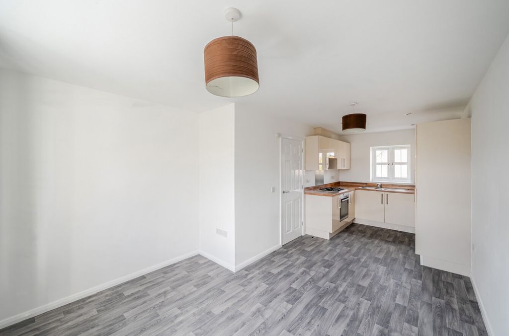 Property photo 2 of 12 1348889-9-68c9727...