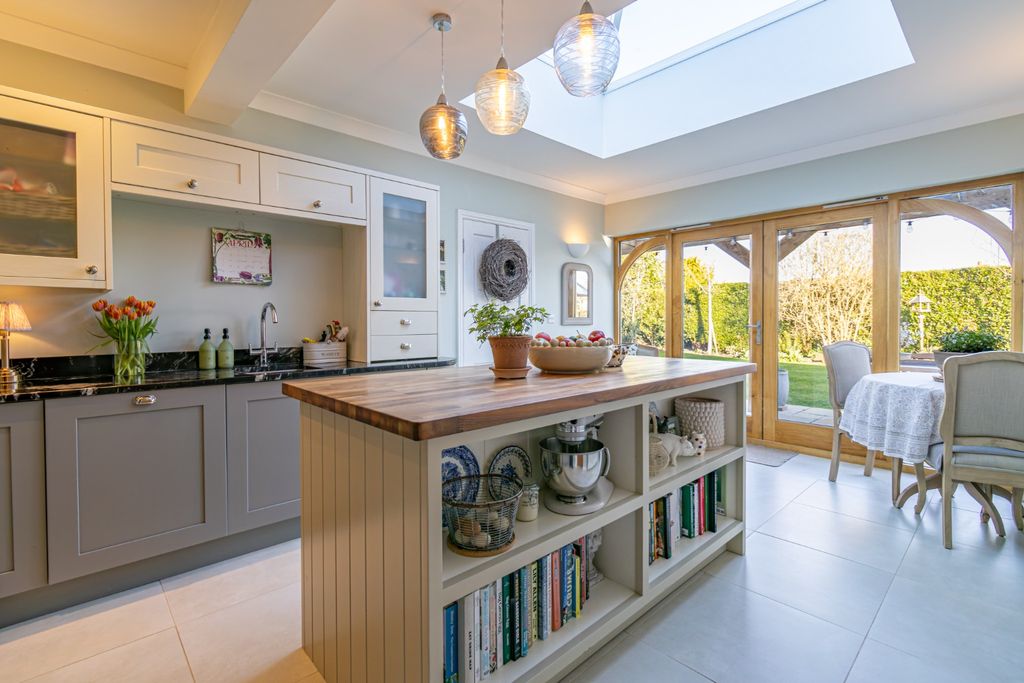 Property photo 2 of 41 4071354