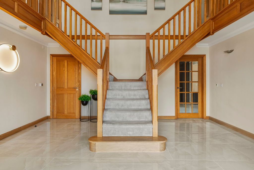 Property photo 3 of 42