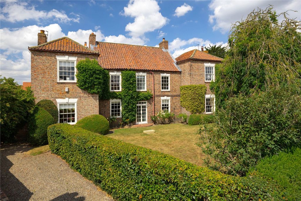 Property photo 2 of 24 Front Exterior