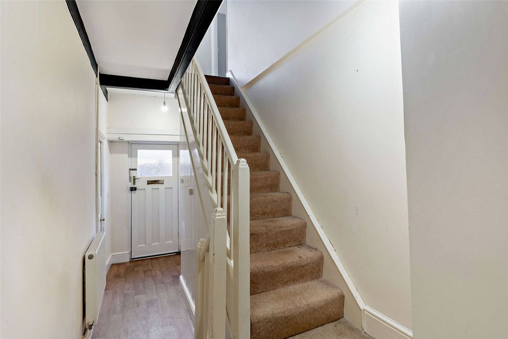 Property photo 2 of 10 Entrance Hall