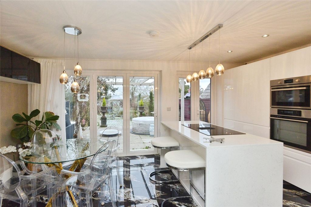 Property photo 2 of 18 Picture No. 10