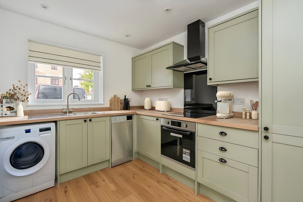 Property photo 2 of 7 Kitchen