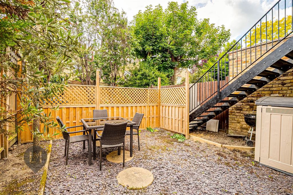 Property photo 1 of 6 Garden