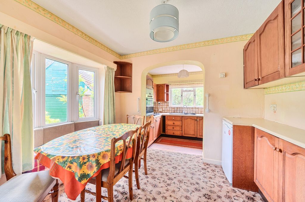 Property photo 2 of 13 11-6819ce8B5Ec74-...