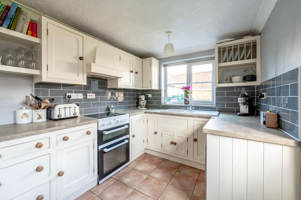 Property photo 3 of 19