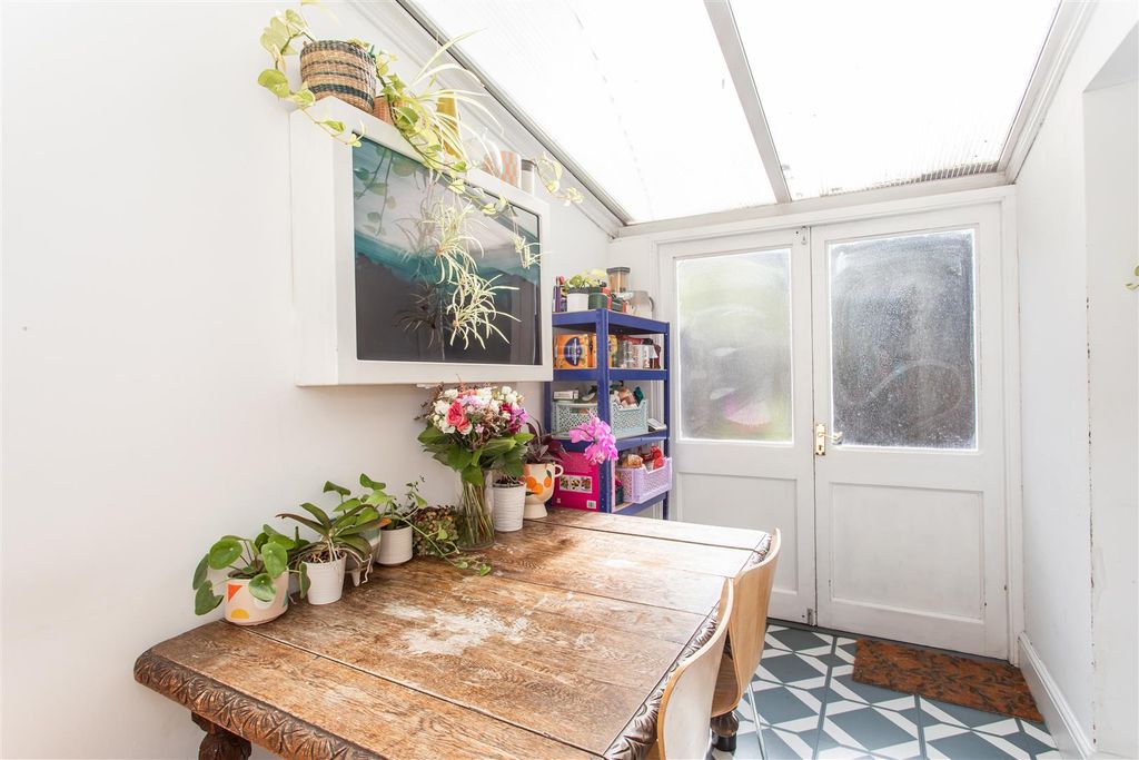 Property photo 3 of 14 Dining Area