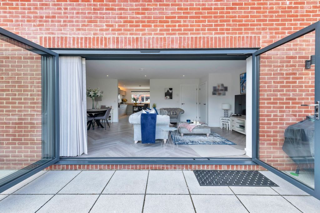 Property photo 2 of 16