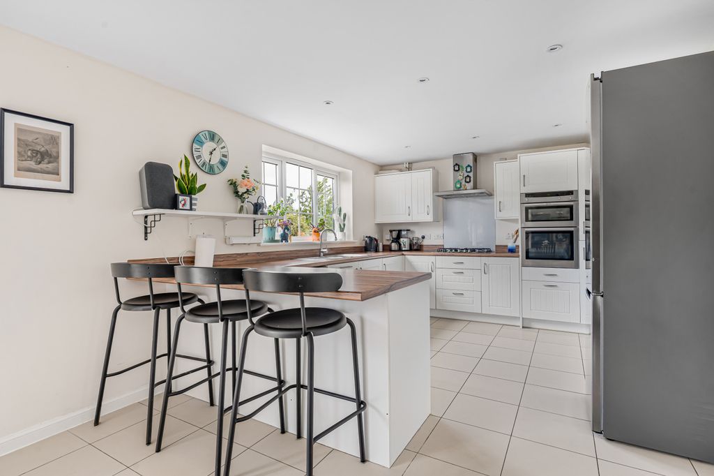 Property photo 3 of 16 B2 R2