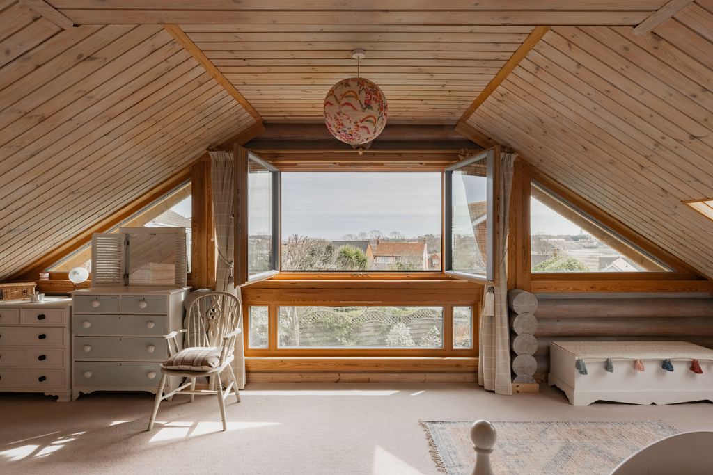 Property photo 3 of 31 335932 - The Log House, Southwold-10.Jpg