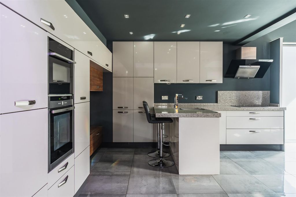 Additional image 8 of 3 bed flat for salePorter Brook View, Sheffield S11