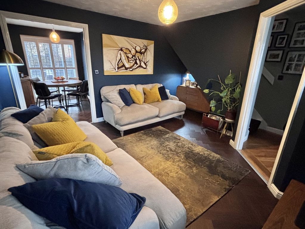 Property photo 2 of 14 Lounge